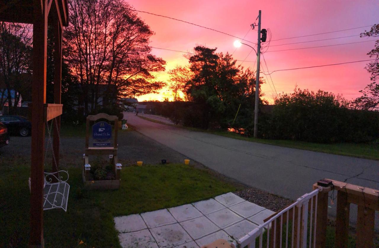 Pleasant Street Inn Parrsboro Bagian luar foto