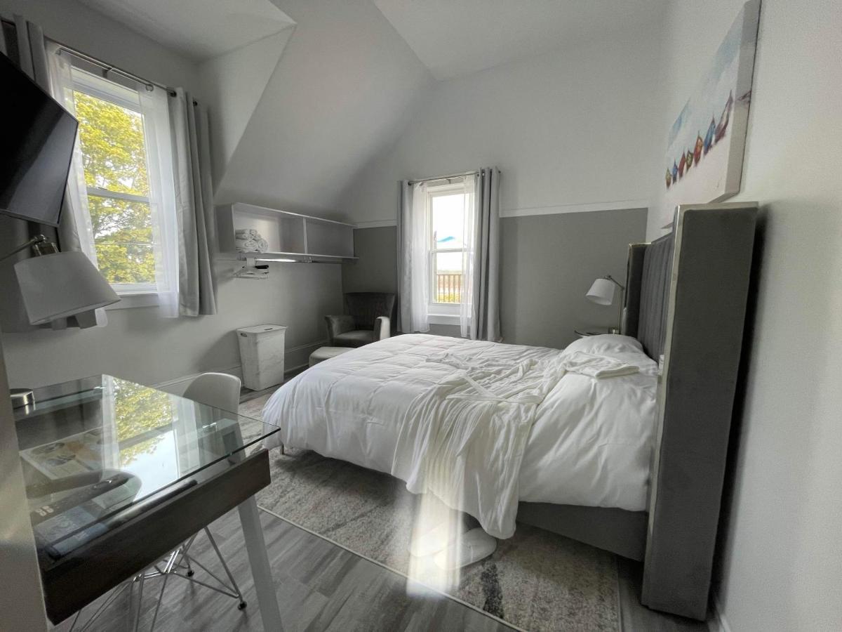 Pleasant Street Inn Parrsboro Bagian luar foto