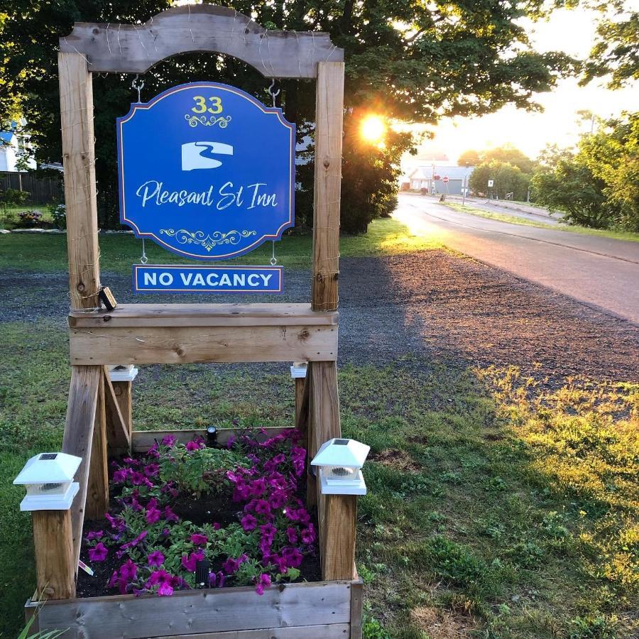Pleasant Street Inn Parrsboro Bagian luar foto